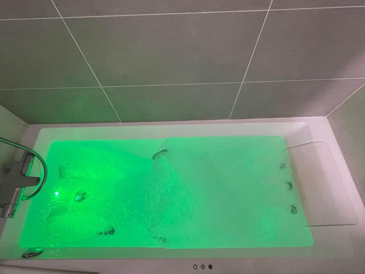 Charmant Logement Avec Jacuzzi Mantes-la-Jolie Exteriér fotografie